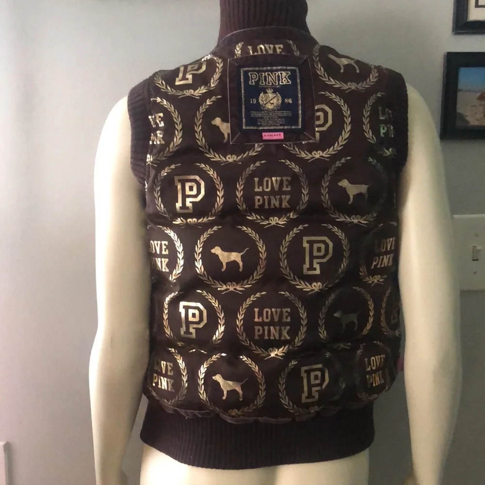 ‼️NEW INVENTORY‼️Victorias Secret Pink Reversible Brown Gold Logo Puffer Vest XS - Picture 2 of 8